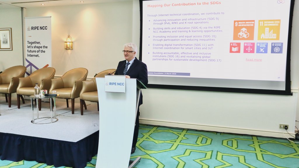 Hans Petter presenting at the roundtable.